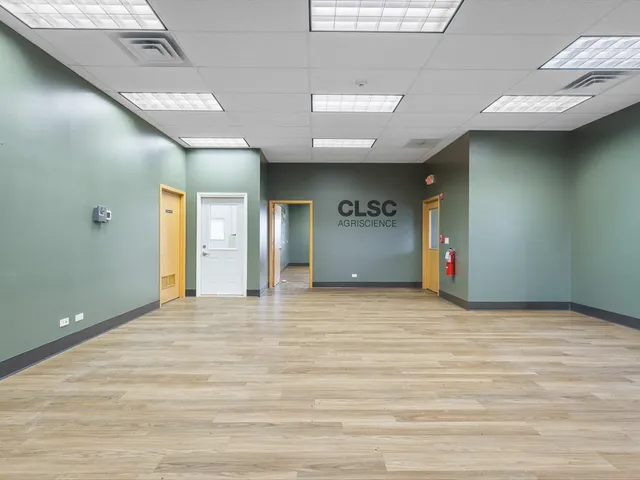 a view of empty room with window