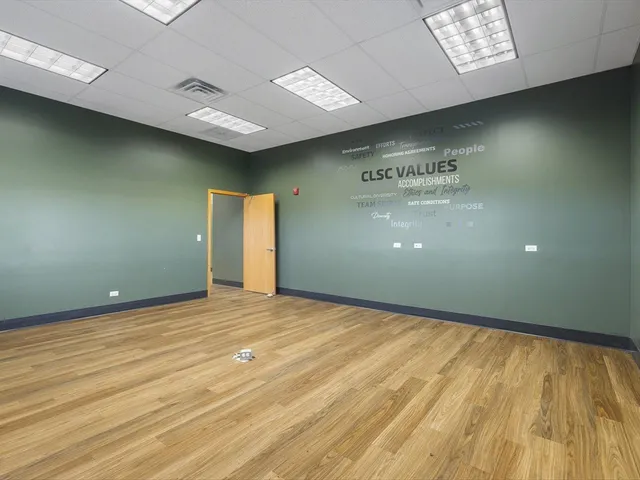 a view of livingroom with furniture