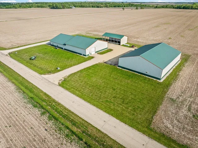 $1,900,000 | 11635 Wange Road, Capron, IL 61012
