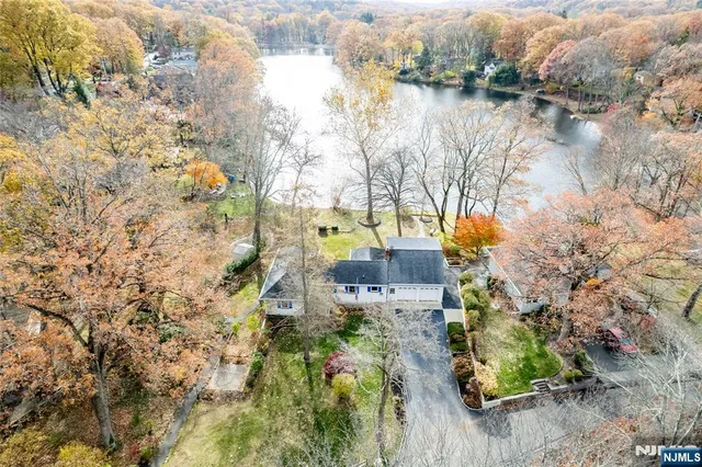 $1,050,000 | 23 Cabot Lane, Butler, NJ 07405