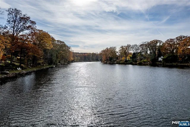 $1,050,000 | 23 Cabot Lane, Butler, NJ 07405