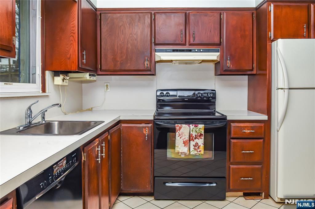 23 Cabot Lane Butler, NJ 07405 - Photo 7 of 40