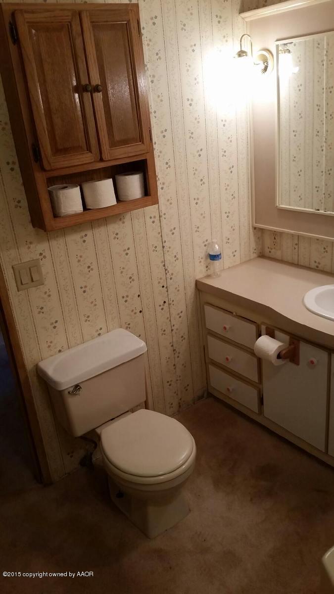 6371 Cliffside Road Amarillo, TX 79124 - Photo 13 of 14 Bathroom 2.jpg