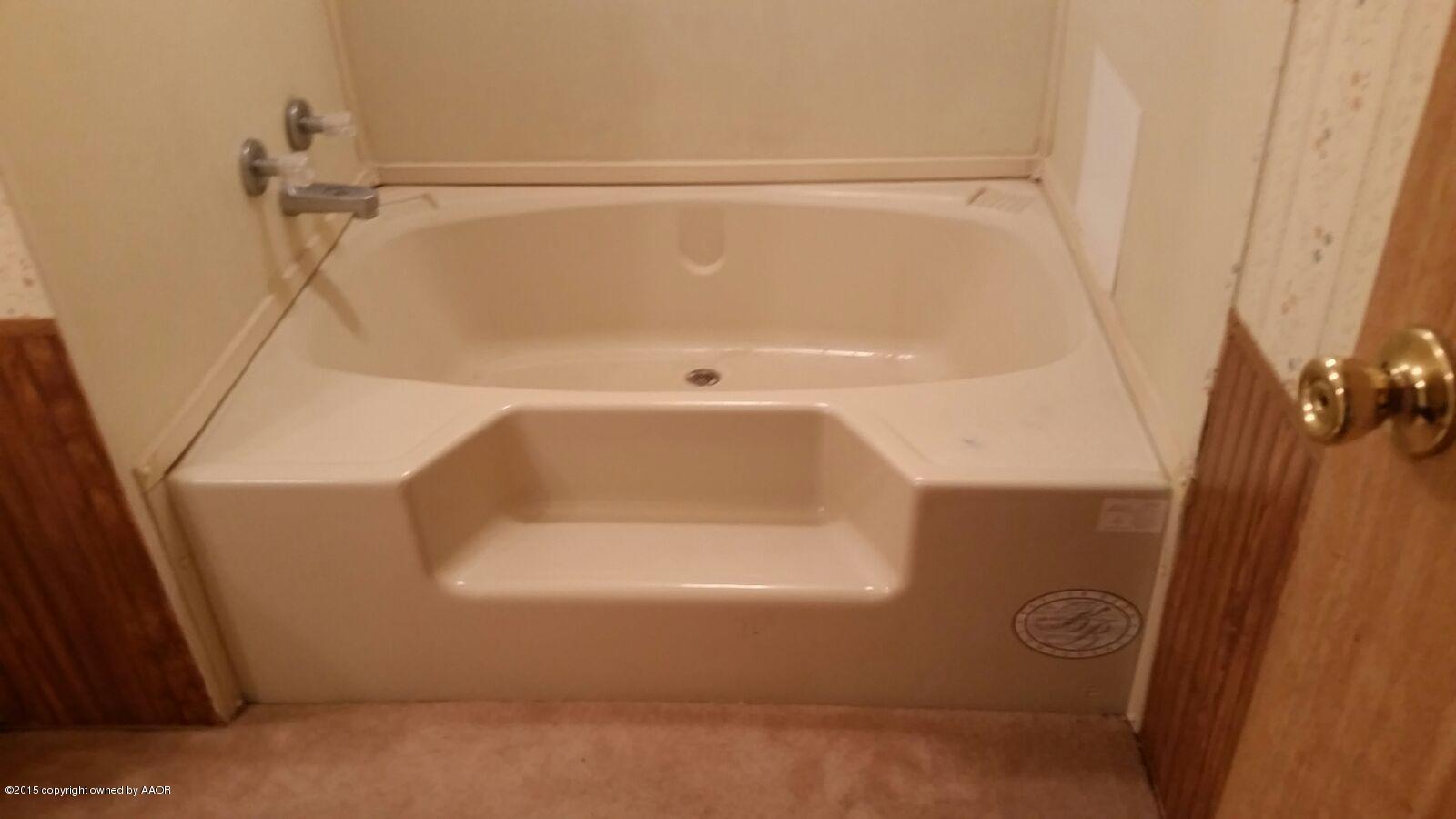 6371 Cliffside Road Amarillo, TX 79124 - Photo 14 of 14 Garden Tub Bathroom 2.jpeg