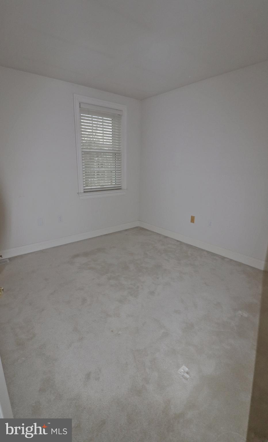617 Northfield Road Lititz, PA 17543 - Photo 29 of 44 an empty room with windows