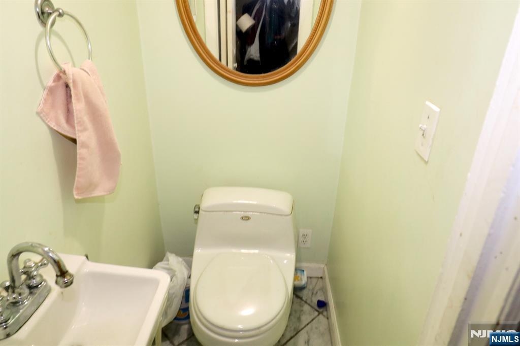 236 Ross Avenue Hackensack, NJ 07601 - Photo 4 of 25 Gallery Image 4