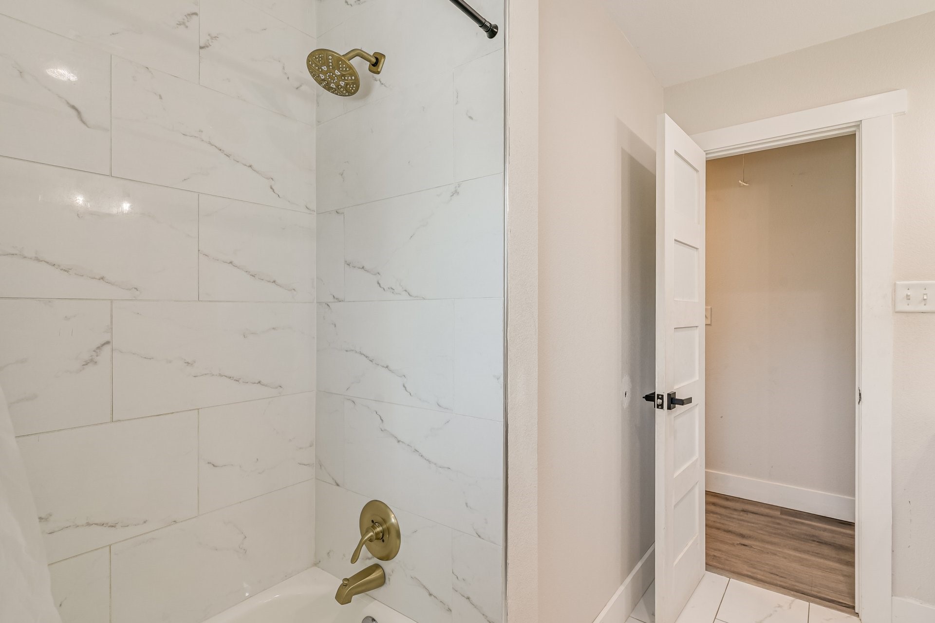 7003 McCoy Road Manvel, TX 77578 - Photo 15 of 27 a bathroom with a shower