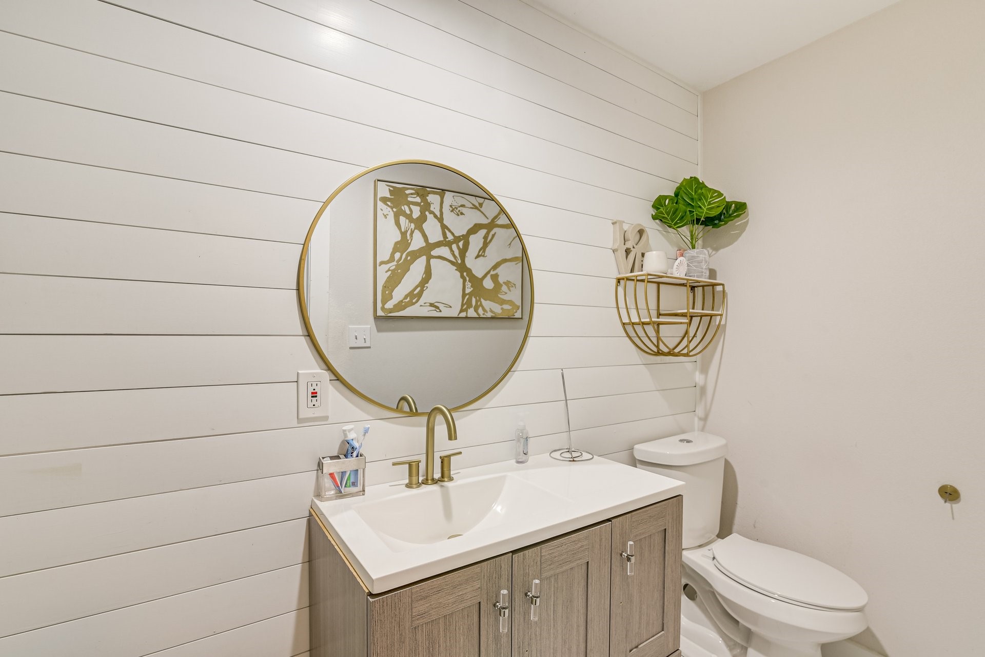 7003 McCoy Road Manvel, TX 77578 - Photo 20 of 27 a bathroom with a toilet a sink and a mirror
