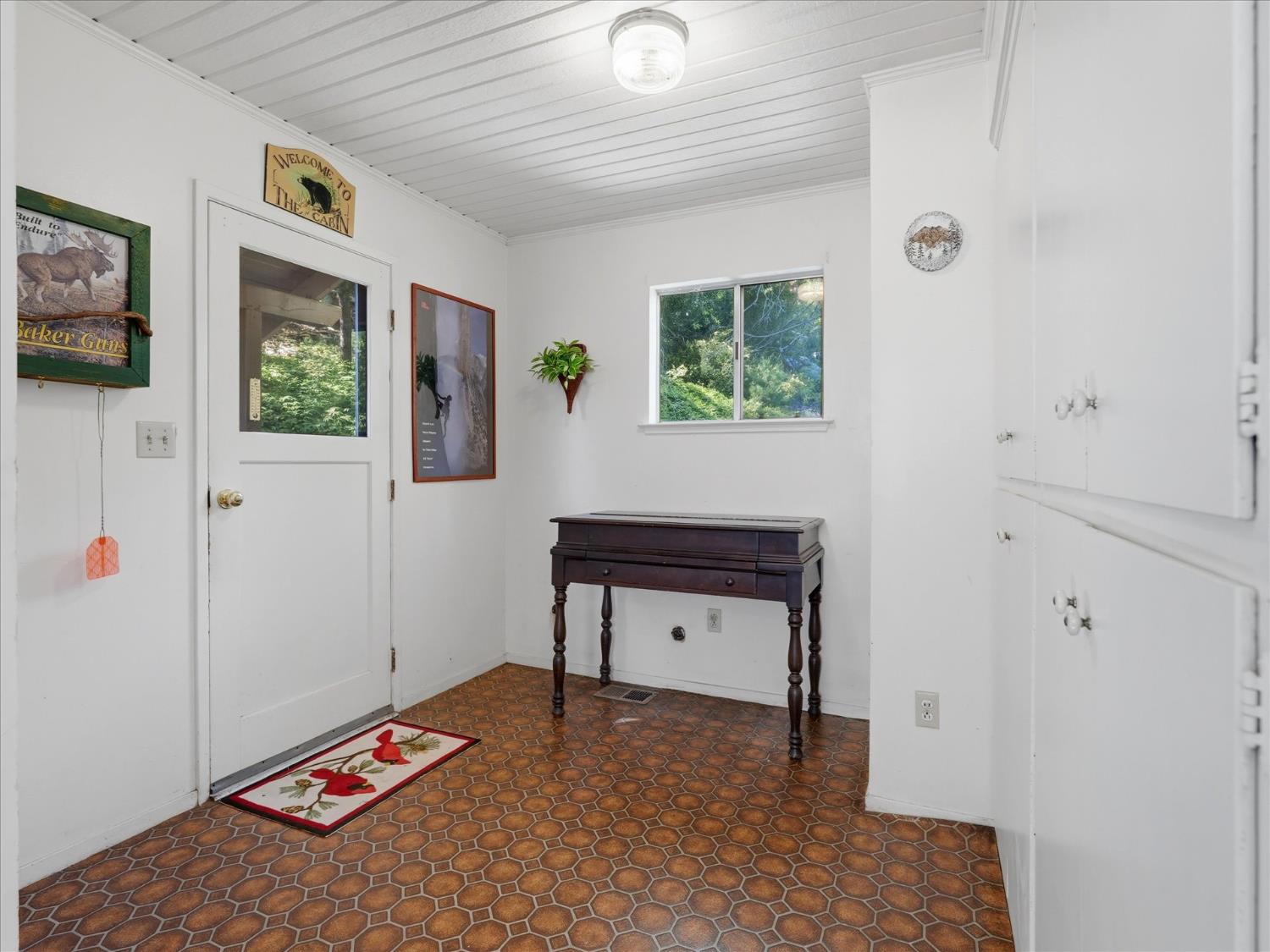 45167 Tolladay Road Oakhurst, CA 93644 - Photo 20 of 50 a bedroom with a bed and a table