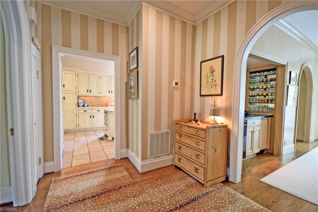 808 Arbor Road Winston-Salem, NC 27104 - Photo 6 of 21 Gallery Image 6