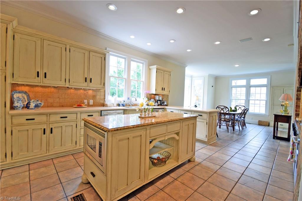 808 Arbor Road Winston-Salem, NC 27104 - Photo 7 of 21 Gallery Image 7