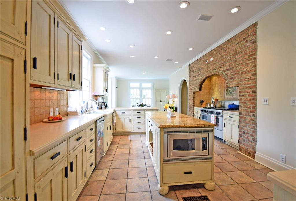 808 Arbor Road Winston-Salem, NC 27104 - Photo 8 of 21 Gallery Image 8