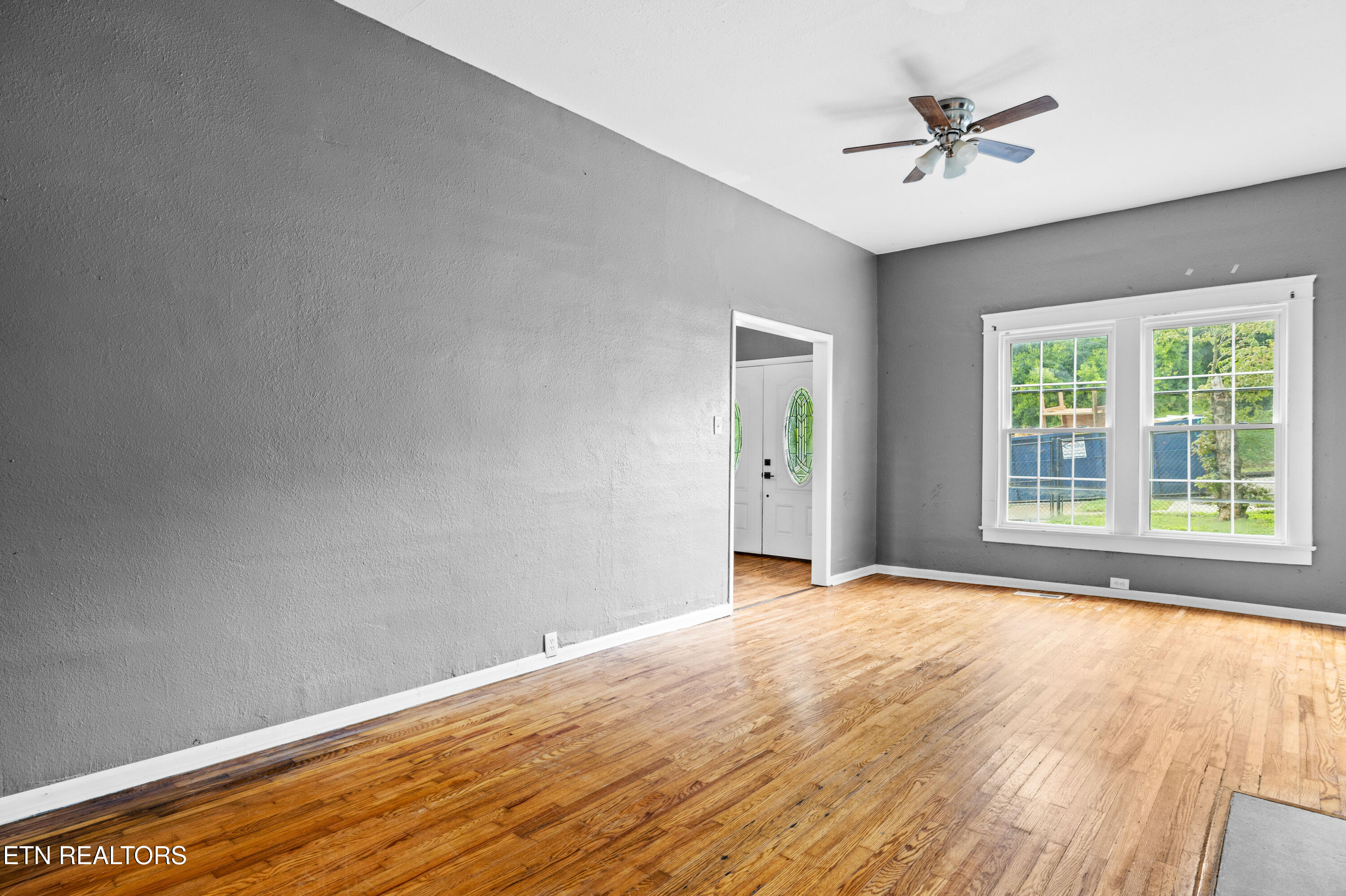 504 Surrey Road Knoxville, TN 37915 - Photo 7 of 25 504SurreyRd-12