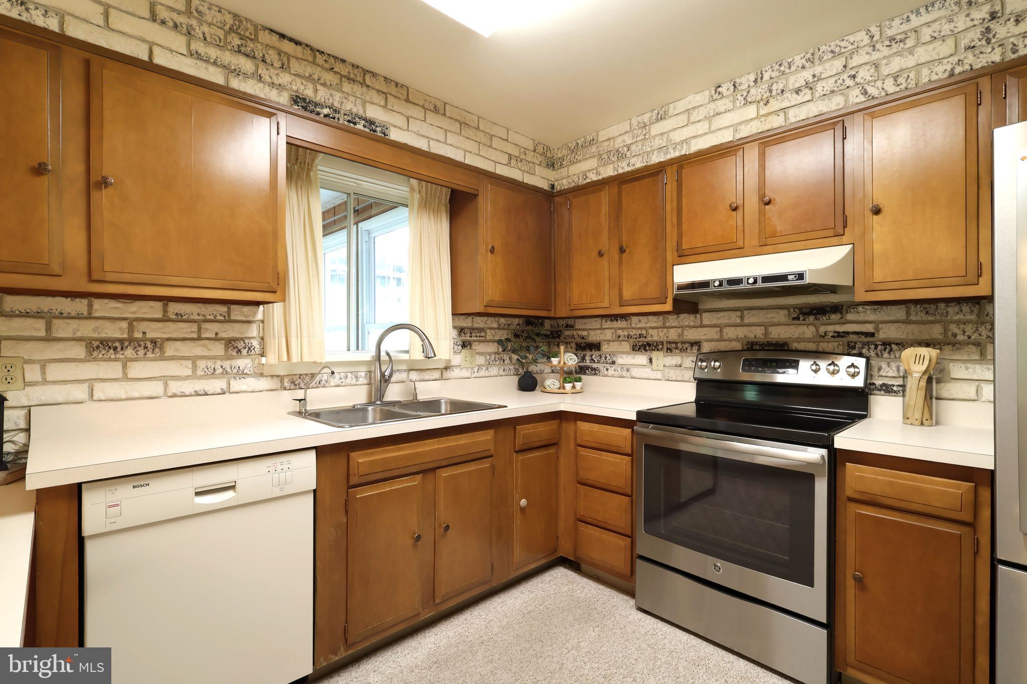 1526 Yardal Road State College, PA 16801 - Photo 9 of 51