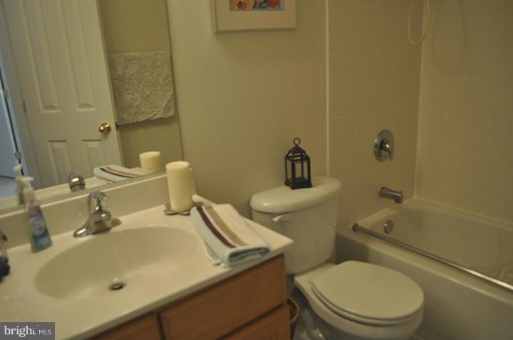 7516 Perryspring Way Baltimore, MD 21237 - Photo 20 of 25 Bath