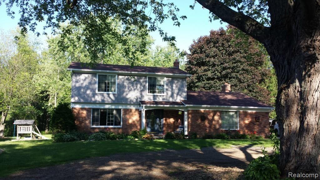 5470 Cuthbert Road White Lake, MI 48386 - Photo 12 of 12 ftont cuthbert.jpg