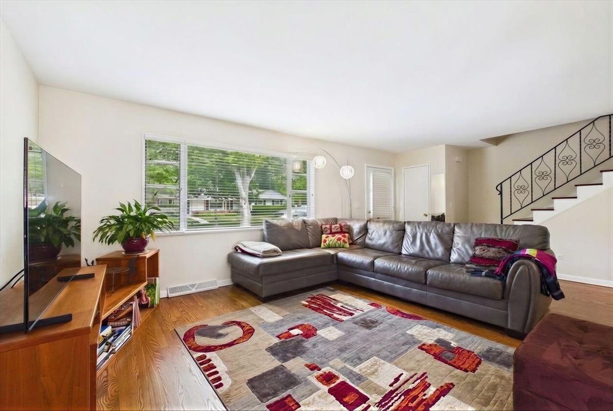 40 South Maywood Road, Unit 40 Lake Forest, IL 60045 - Photo 3 of 25