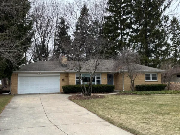 $399,900 | 145 North Lynnwood Lane, Brookfield, WI 53005