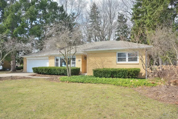 $399,900 | 145 North Lynnwood Lane, Brookfield, WI 53005