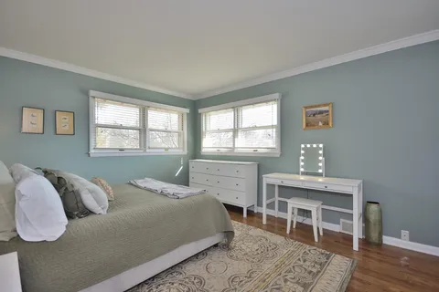 $399,900 | 145 North Lynnwood Lane, Brookfield, WI 53005