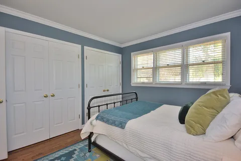 $399,900 | 145 North Lynnwood Lane, Brookfield, WI 53005