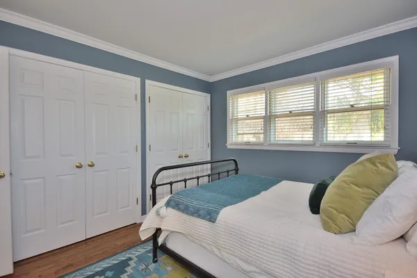 $399,900 | 145 North Lynnwood Lane, Brookfield, WI 53005