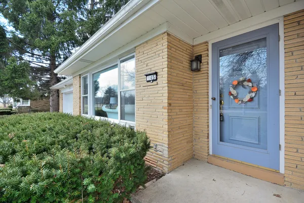 $399,900 | 145 North Lynnwood Lane, Brookfield, WI 53005