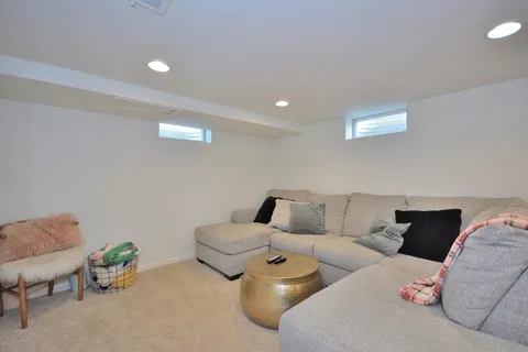 $399,900 | 145 North Lynnwood Lane, Brookfield, WI 53005