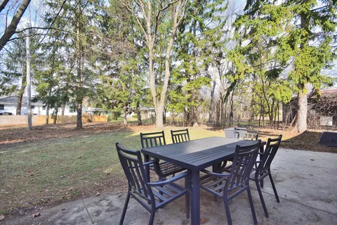 $399,900 | 145 North Lynnwood Lane, Brookfield, WI 53005