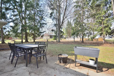 $399,900 | 145 North Lynnwood Lane, Brookfield, WI 53005