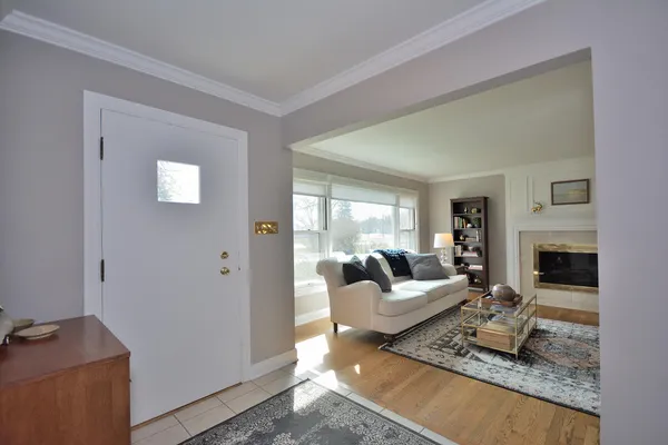 $399,900 | 145 North Lynnwood Lane, Brookfield, WI 53005