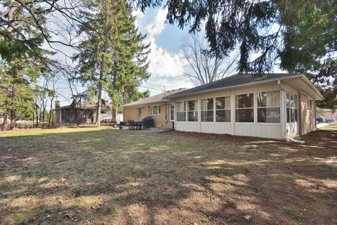 $399,900 | 145 North Lynnwood Lane, Brookfield, WI 53005