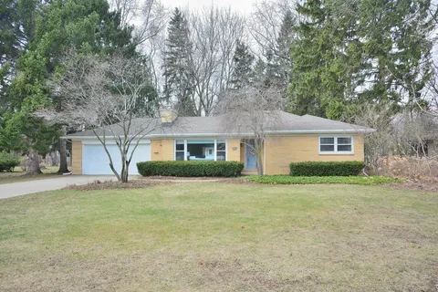 $399,900 | 145 North Lynnwood Lane, Brookfield, WI 53005