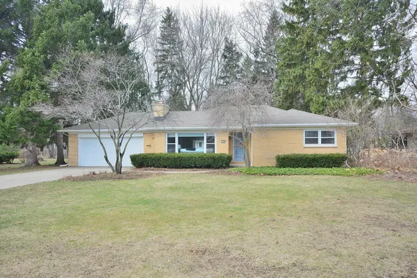 $399,900 | 145 North Lynnwood Lane, Brookfield, WI 53005