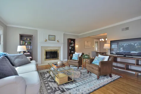 $399,900 | 145 North Lynnwood Lane, Brookfield, WI 53005