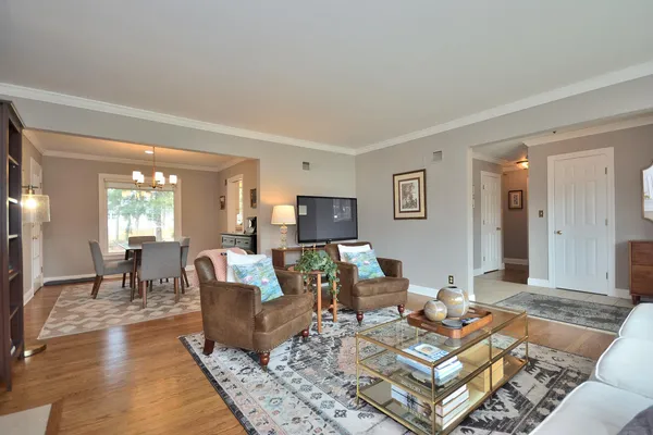 $399,900 | 145 North Lynnwood Lane, Brookfield, WI 53005