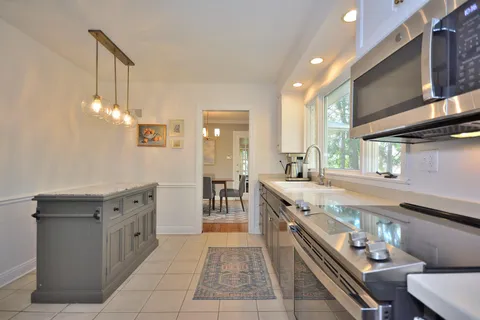 $399,900 | 145 North Lynnwood Lane, Brookfield, WI 53005