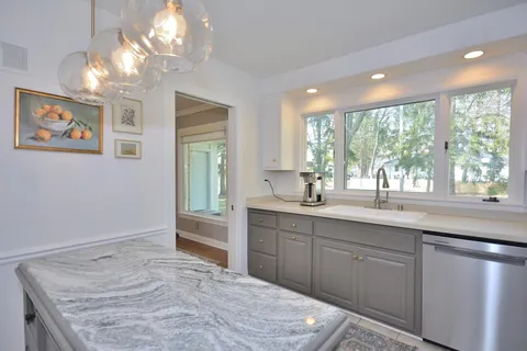 $399,900 | 145 North Lynnwood Lane, Brookfield, WI 53005