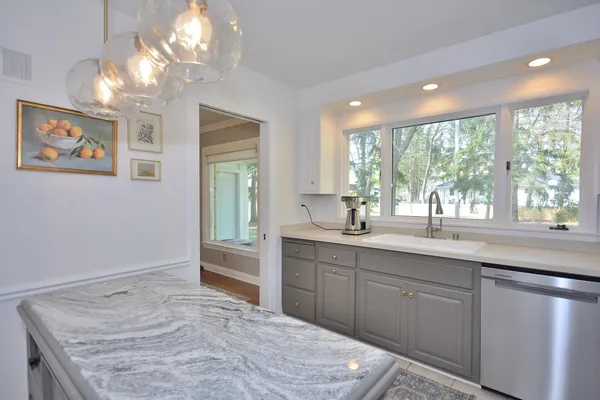 $399,900 | 145 North Lynnwood Lane, Brookfield, WI 53005
