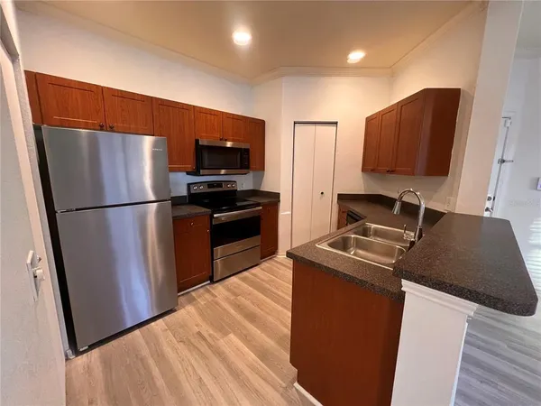 $1,575 | 2171 Portofino Place, Unit 2712, Palm Harbor, FL 34683