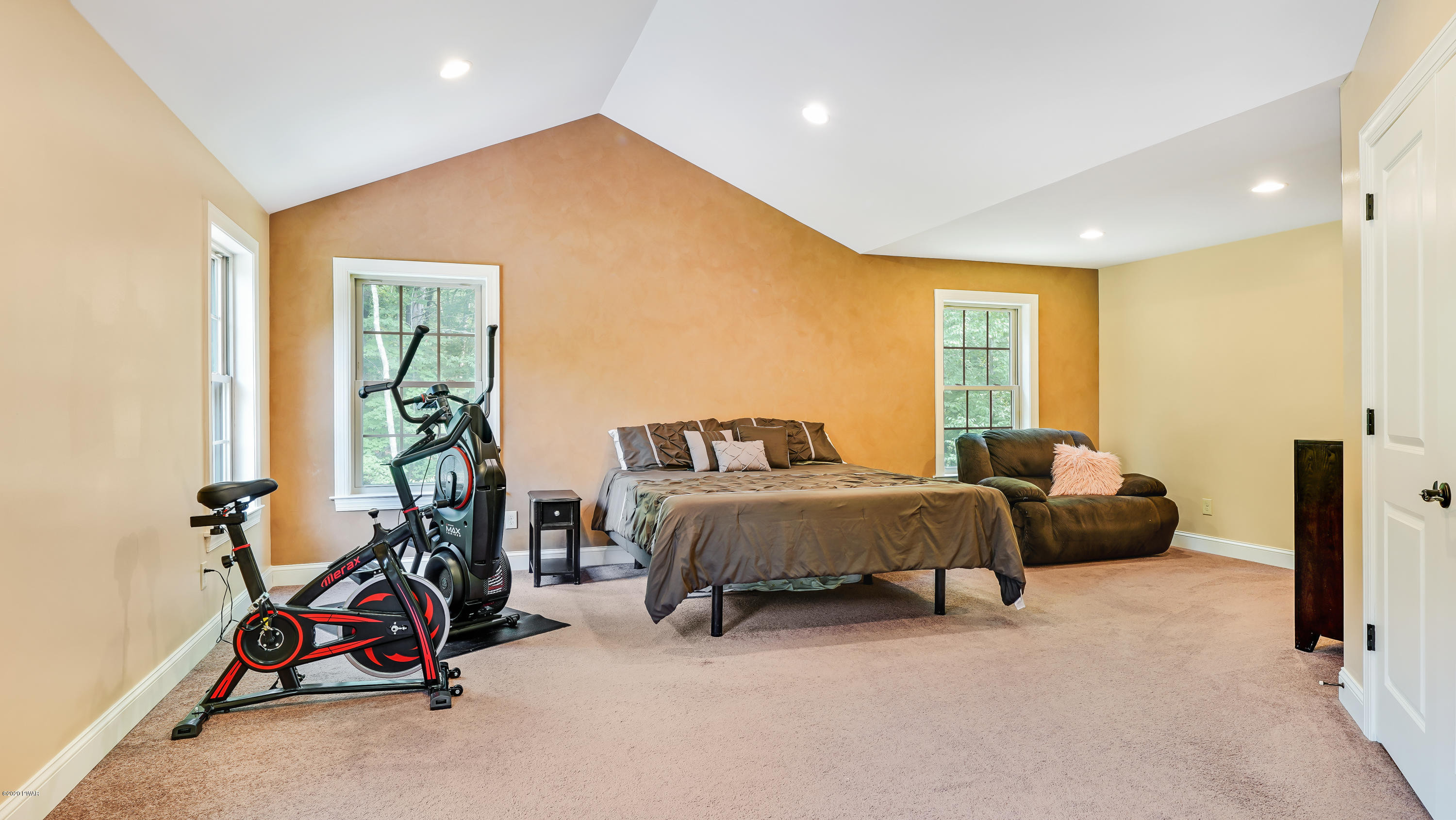 215 Kiesel Road Milford, PA 18337 - Photo 18 of 31 DSC08906fuse