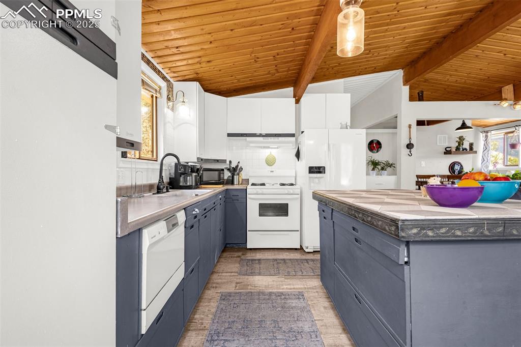 9515 Mountain Road Cascade, CO 80809 - Photo 15 of 34 a kitchen with stainless steel appliances granite countertop a sink and cabinets