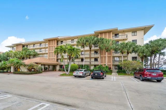 $555,000 | 2601 Marina Isle Way, Unit 202, Jupiter, FL 33477