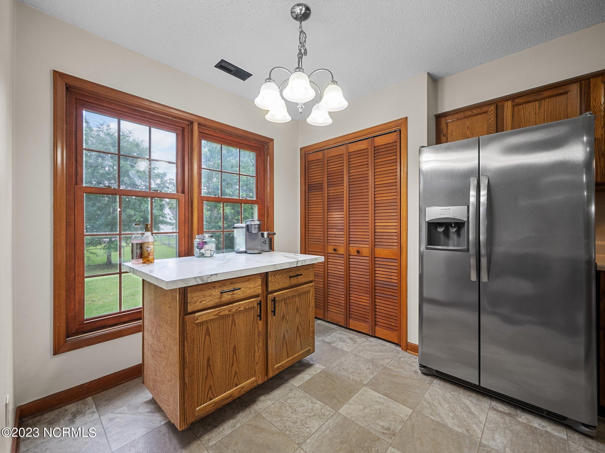 409 Raintree Road Jacksonville, NC 28540 - Photo 13 of 43 25-web-or-mls-P1010040