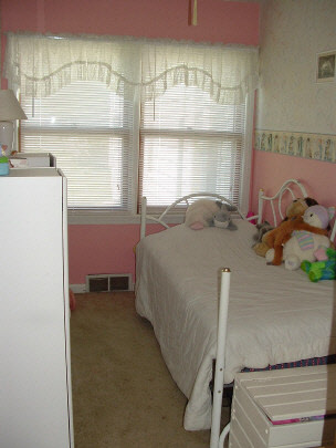 902 Woolf Court Rochelle, IL 61068 - Photo 5 of 6 a bed sitting in a room next to a window