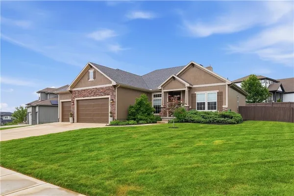 $585,000 | 34533 West 82nd Street, De Soto, KS 66018