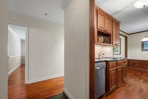 $330,000 | 205 Barry Avenue South, Unit 117, Wayzata, MN 55391