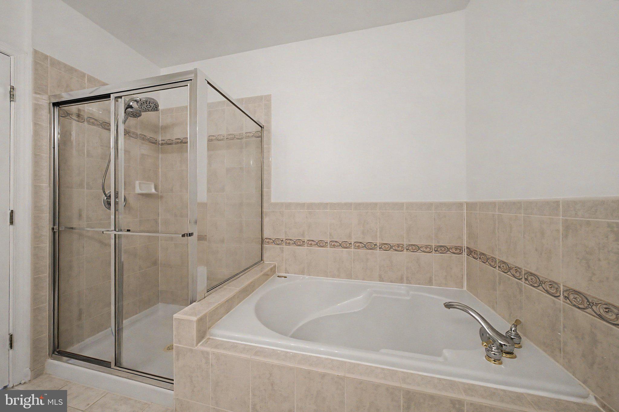25252 Riffleford Square, Unit 204 Chantilly, VA 20152 - Photo 22 of 28 Primary Bath