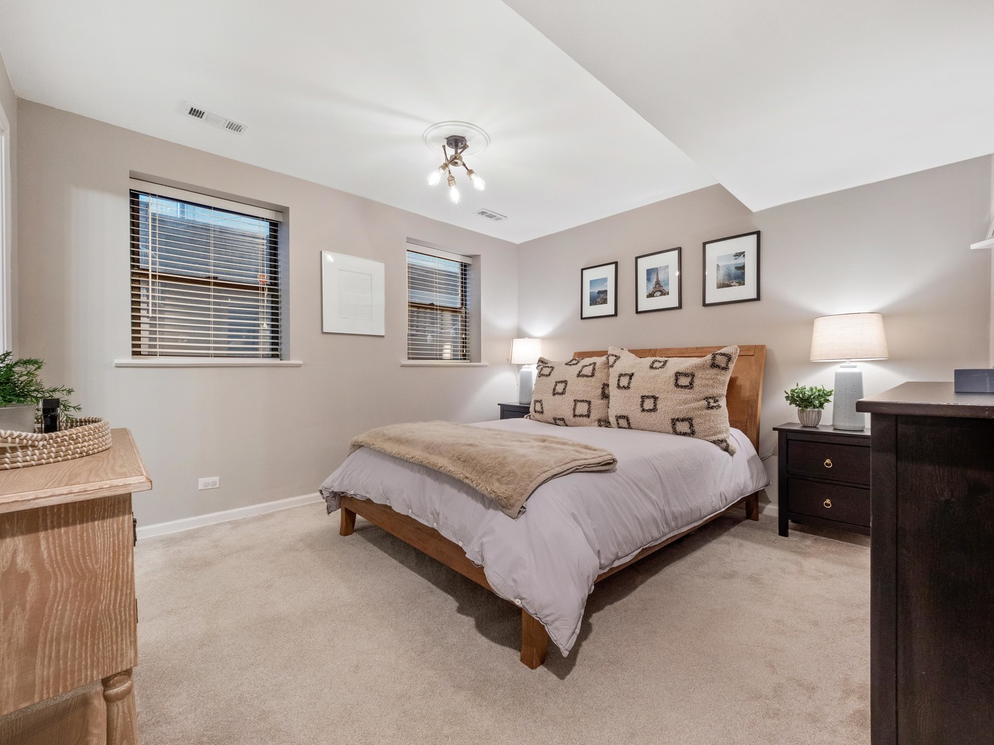 2439 North Burling Street, Unit G Chicago, IL 60614 - Photo 15 of 20 a spacious bedroom with a bed and a table