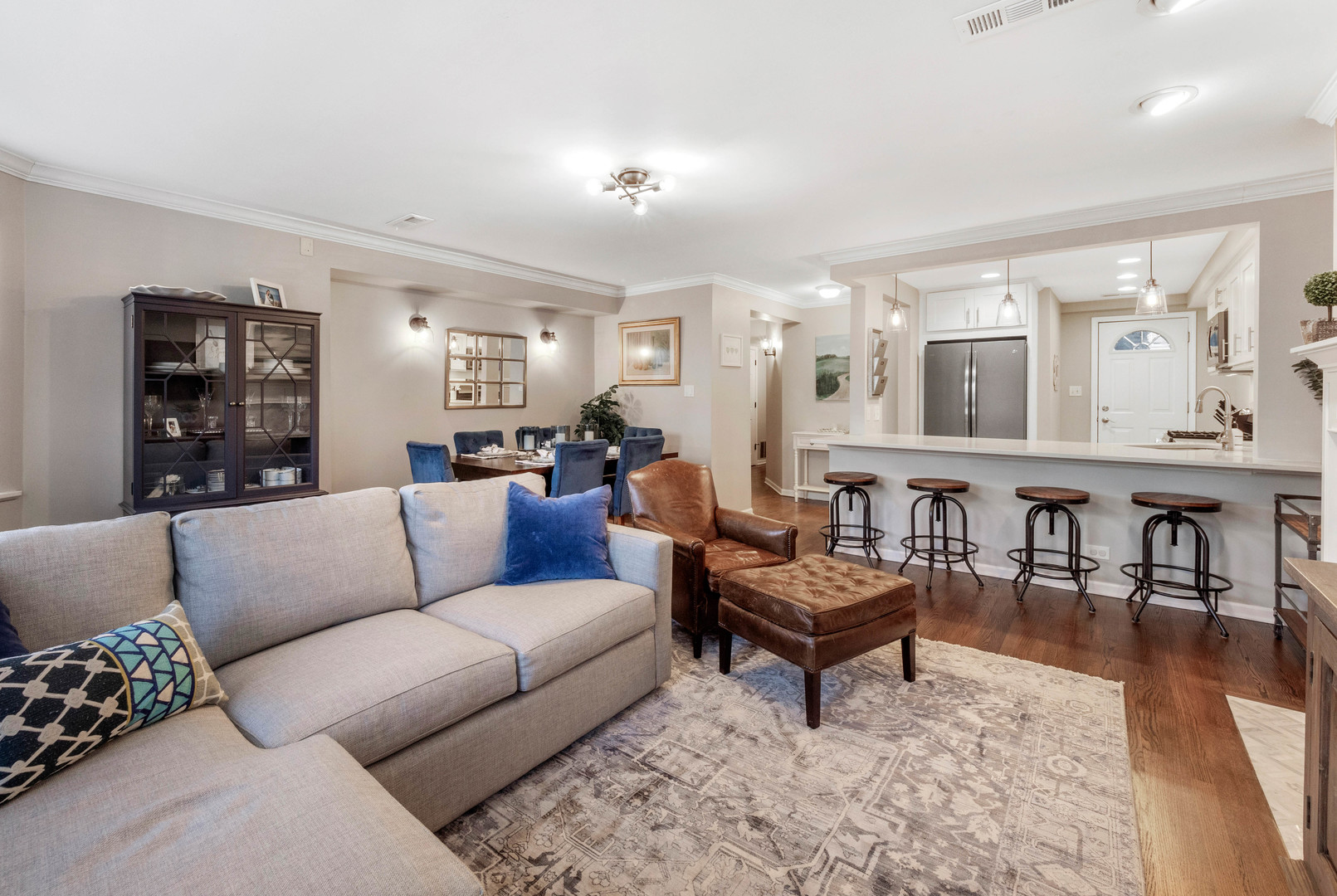 2439 North Burling Street, Unit G Chicago, IL 60614 - Photo 10 of 20 a living room with furniture and wooden floor